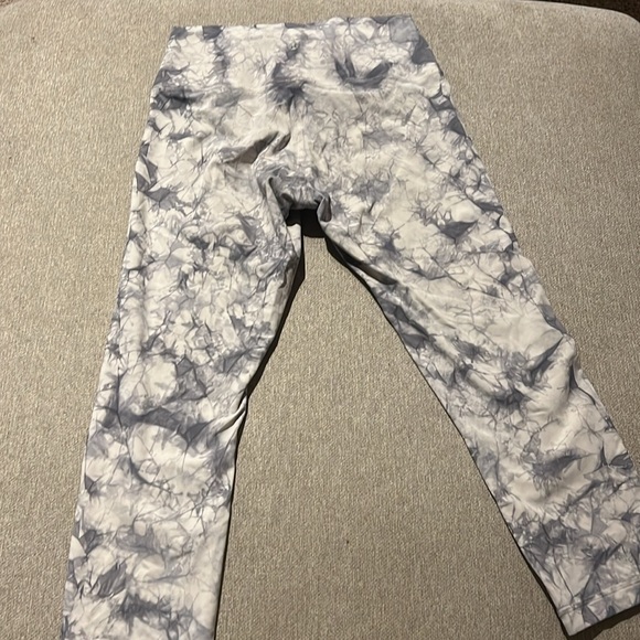 Grey and cream tie dye lululemon 7/8 leggings - Picture 2 of 4
